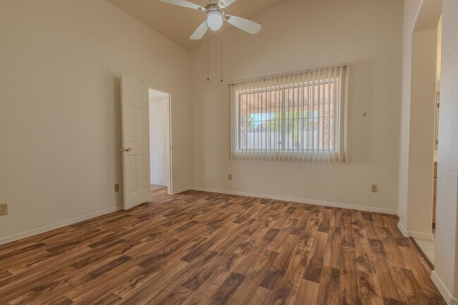 Building Photo - 3 Bedroom, 2 Bath
