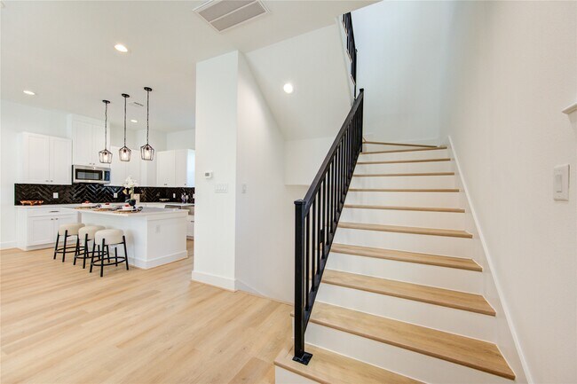 Building Photo - 4039 Buck St