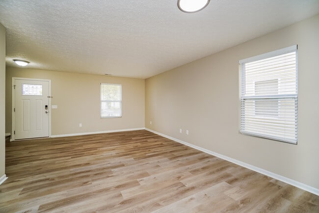 Building Photo - 4649 Kenross Dr