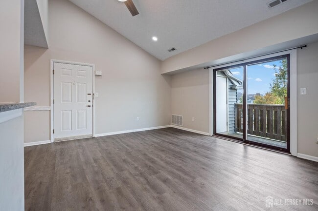 Building Photo - 607 Ravens Crest Dr