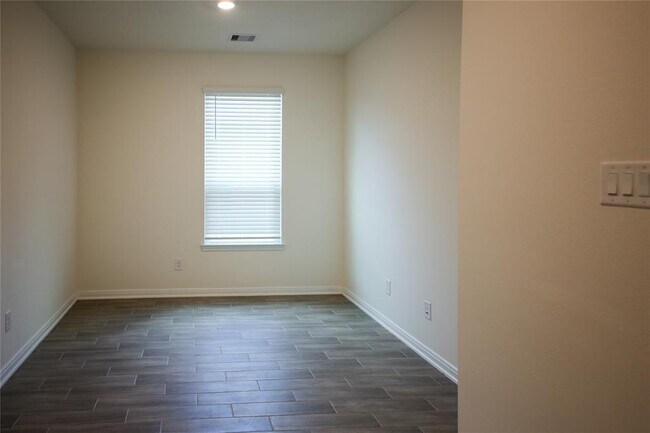 Building Photo - 27638 Mesabe Dr