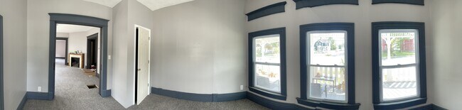 Building Photo - 407 E Center St