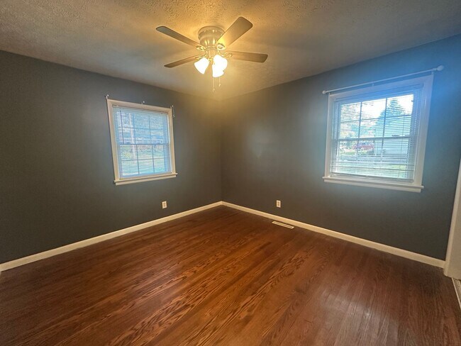 Building Photo - Charming 3 Bedroom Home in Fern Creek – Great Layout & Location: Limited-Time Leasing Special!