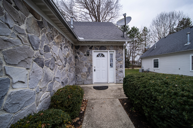 Building Photo - 6683 Courtyard Dr