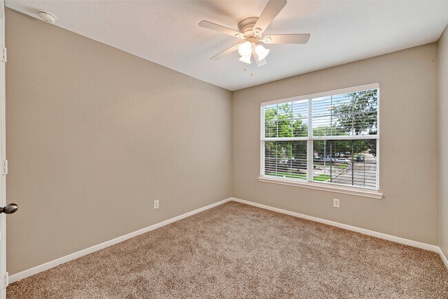 Building Photo - 5403 Canyon Hollow Dr