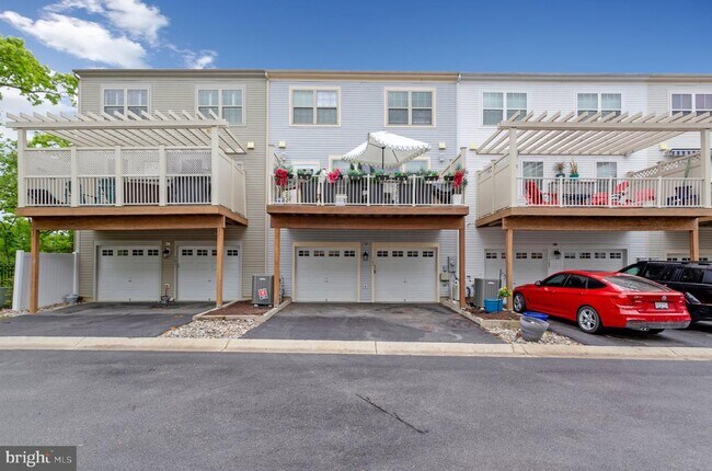 Building Photo - 703 Skippers Ln