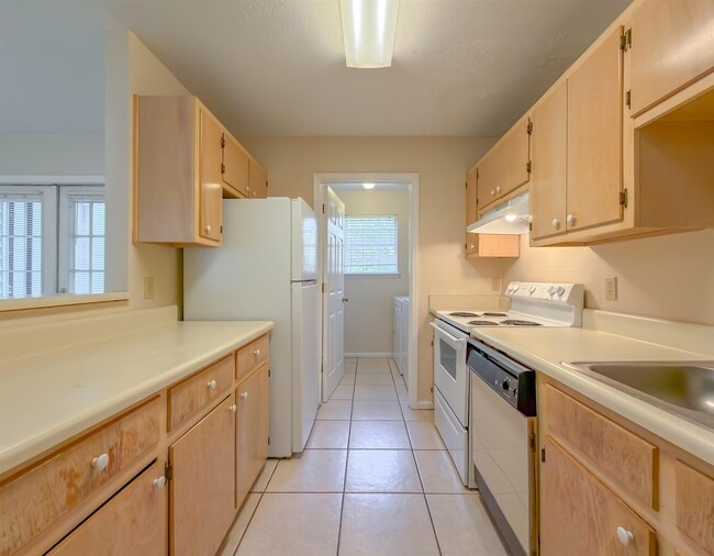 Building Photo - 696 Timberwood Cir E