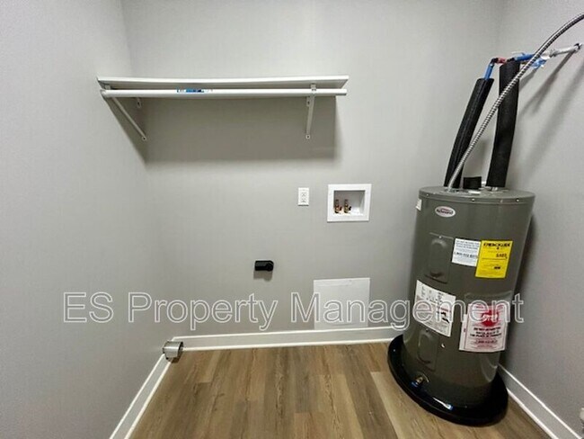 Building Photo - 321 N Kealing Ave