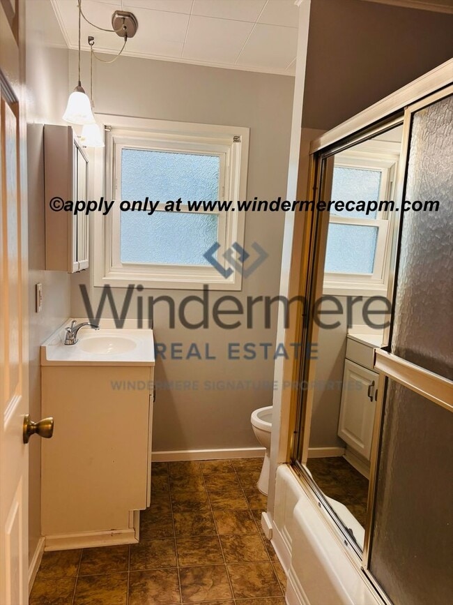 Building Photo - Charming 4 bedroom Home in Tahoe Park w/ E...