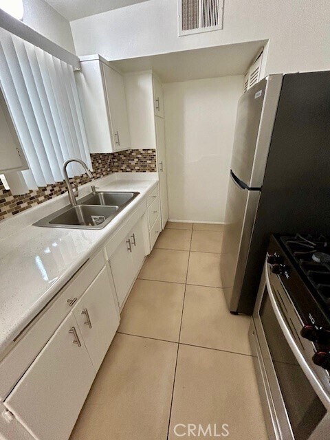 Building Photo - 37111 Cathedral Canyon Dr