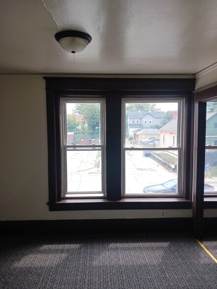 Building Photo - 916 W Greenfield Ave