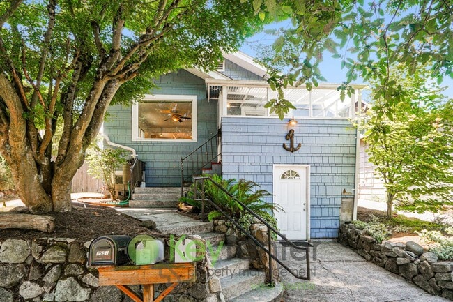 Primary Photo - Spacious 4-Bedroom Seattle Home with Bonus...
