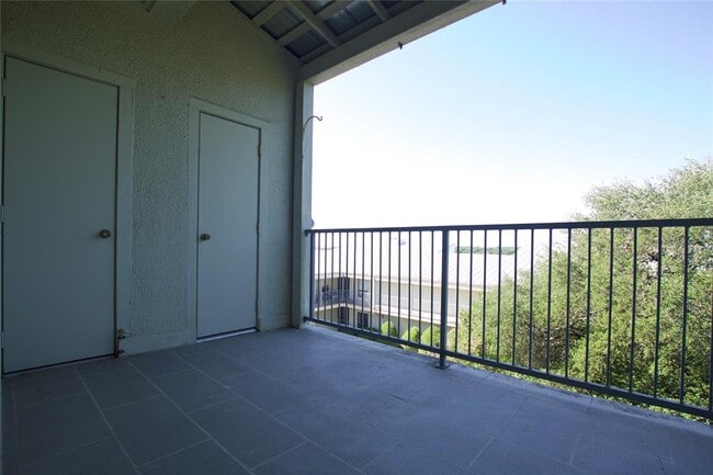 Building Photo - 3840 Far W Blvd