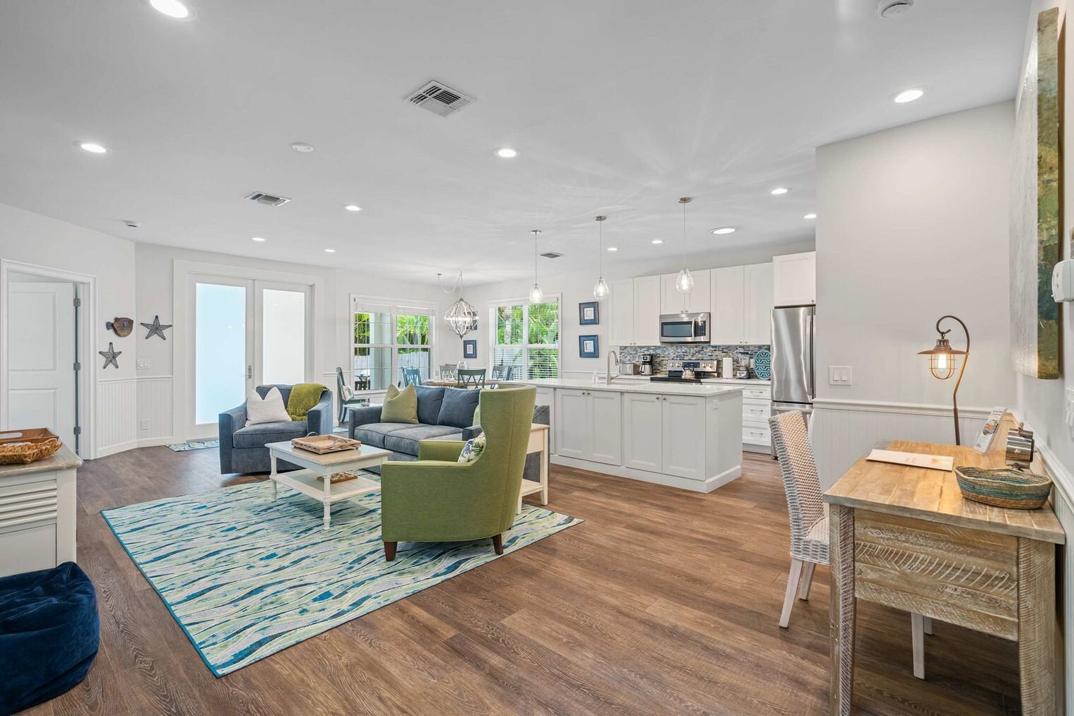 Building Photo - 551 91st Ave N