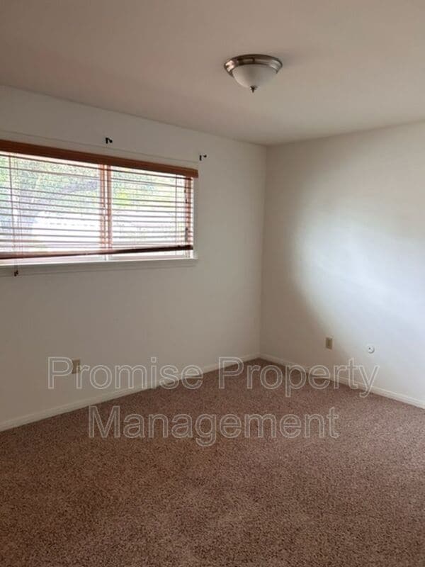 Building Photo - 13543 Mountainside Dr