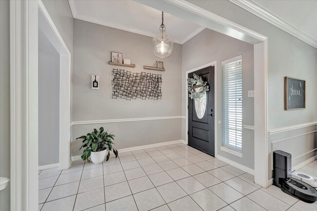 Building Photo - 15402 Willow Shores Dr