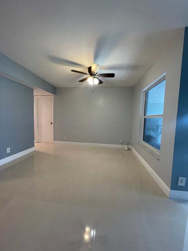 Building Photo - Charming Apartment in Fort Lauderdale