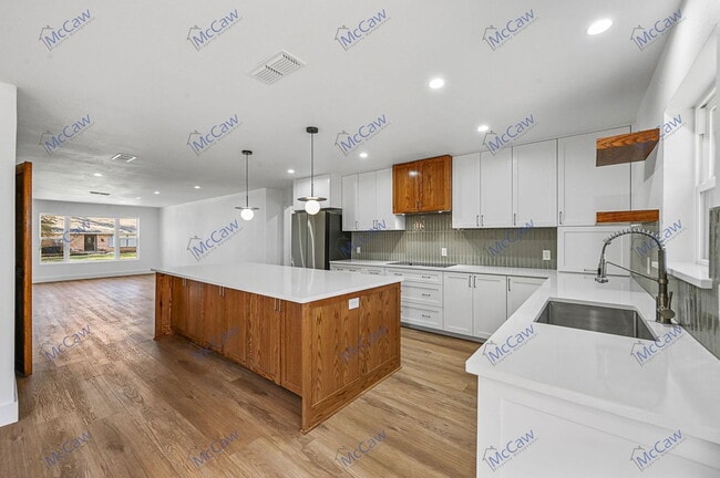 Building Photo - 7412 Fenton Dr