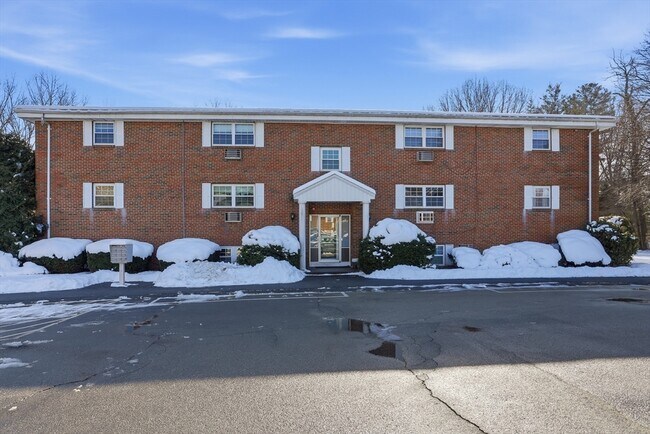 Building Photo - 39 Pleasant St