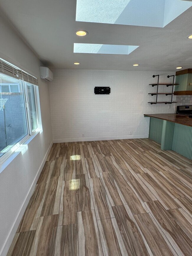 Building Photo - !! MOVE-IN SPECIAL !! Cozy Carson Back House with Skylights & Washer/Dryer