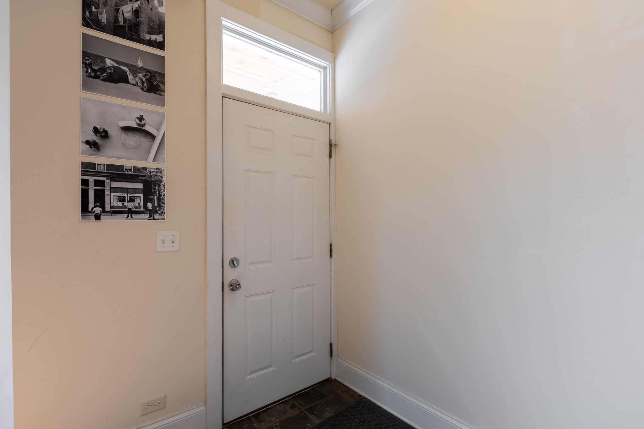 Building Photo - 1314 W Roscoe St