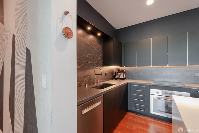 Building Photo - 1160 Mission St