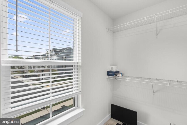 Building Photo - 1713 Aurora Way