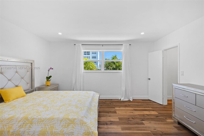 Building Photo - 2816 NE 35th St