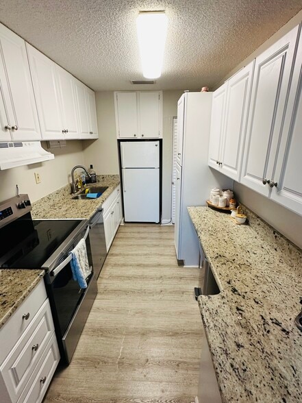 Kitchen - 11405 3rd St N