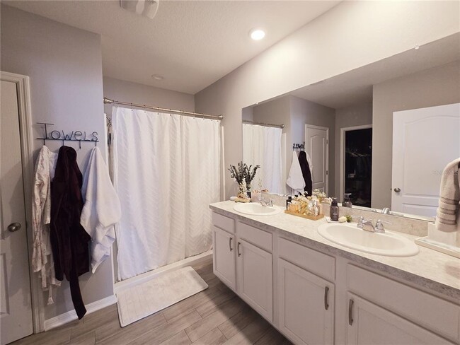Building Photo - 3180 Royal Tern Dr