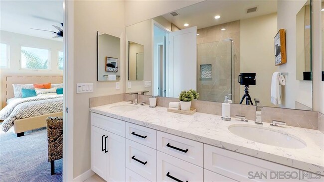 Building Photo - 184 Daisy Ave