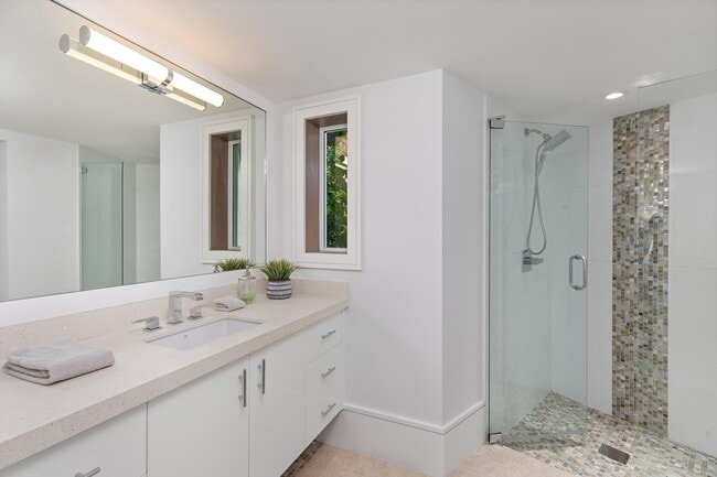 Building Photo - 863 Enfield St