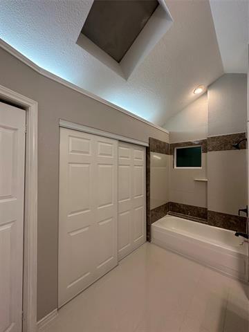 Building Photo - 2124 Avignon Dr