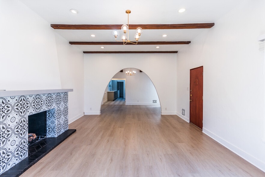 Building Photo - 128 S Harper Ave