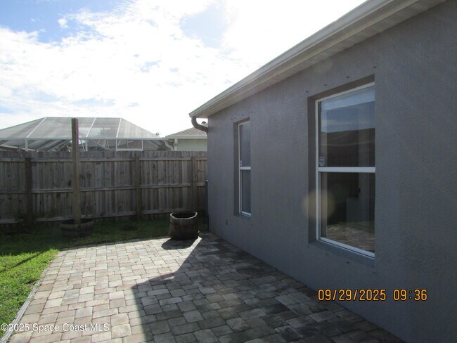 Building Photo - 2070 Tiburon Ln