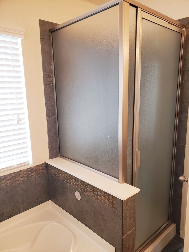 Building Photo - 3 BR/2BA | Single Family Home | 1-Car Garage Parking | Fenced backyard| In Manor!