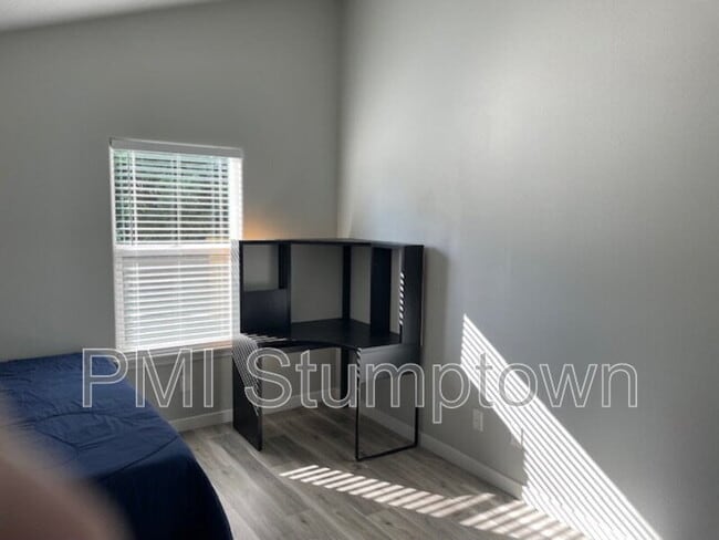 Building Photo - 16140 NW Fescue Ct