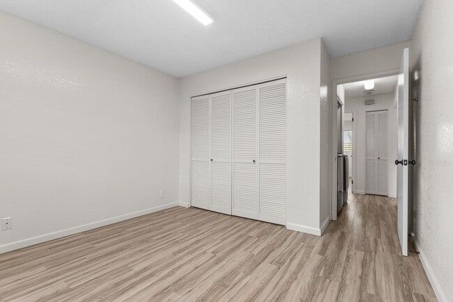 Building Photo - Pet-Friendly 2-Bed Gem | Steps from Leeward CC