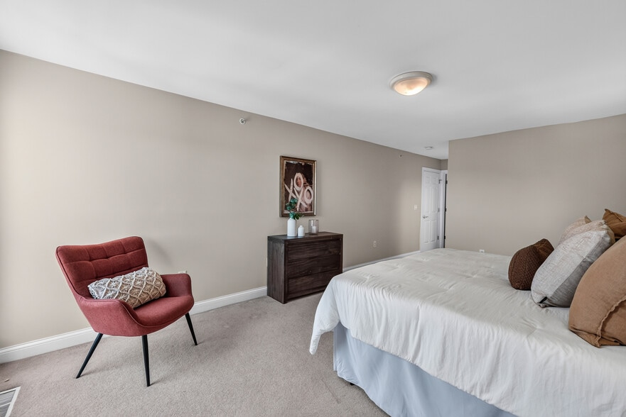 Primary Bedroom - 1920 N Farwell Ave