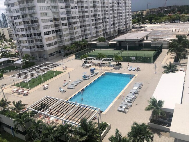 Building Photo - 18081 Biscayne Blvd