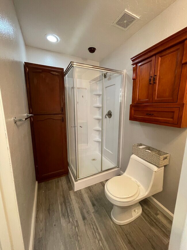 Building Photo - 420 N Villa Ct