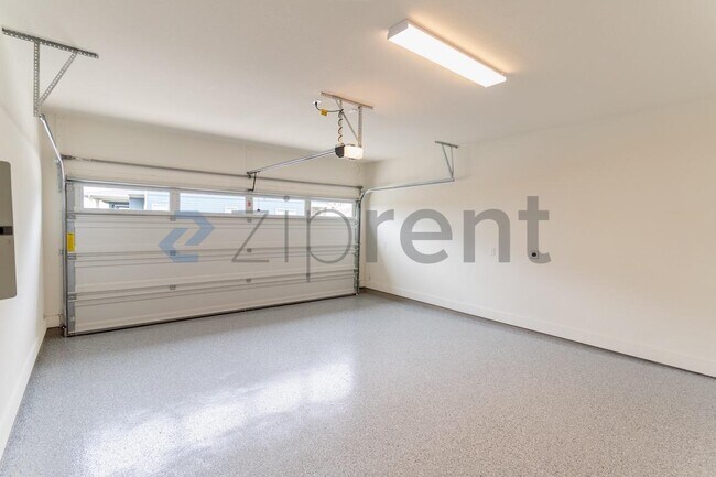 Building Photo - Unit B