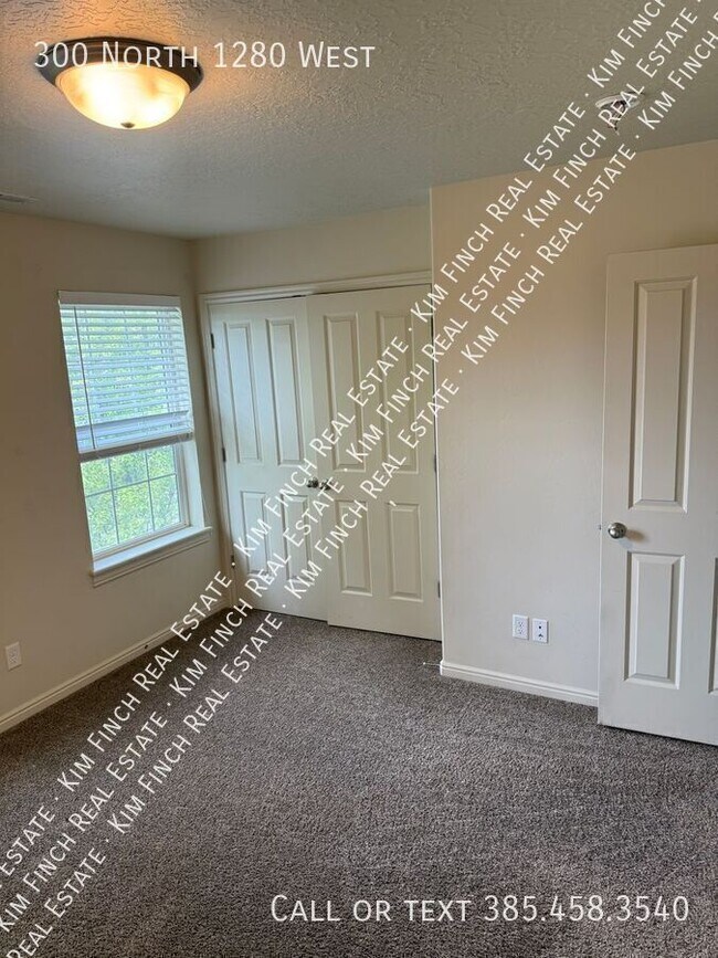 Building Photo - 300 1280 W