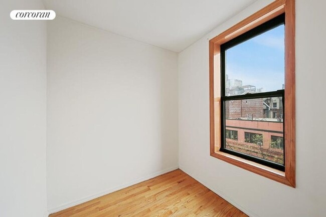 Building Photo - 242 E 10th St