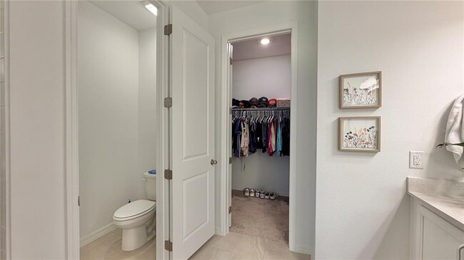 Building Photo - 5723 Cattle Rnch Dr