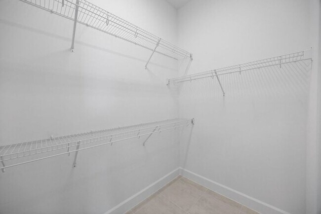 Building Photo - 15144 Wildwood Cir