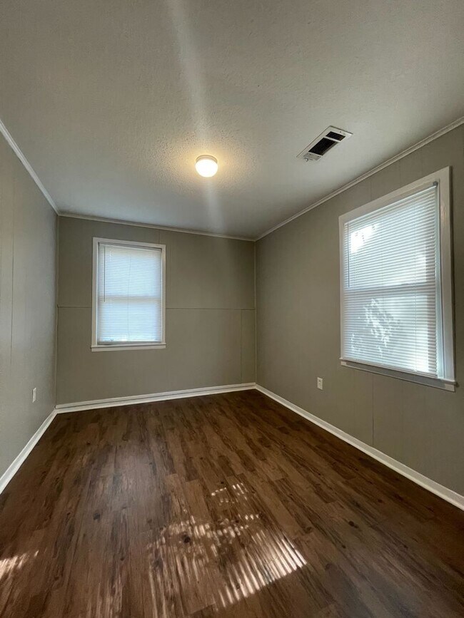 Building Photo - 1133 Beechdale Rd