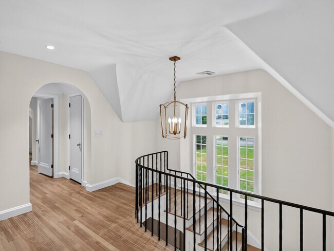 Building Photo - 1085 Ridge Rd