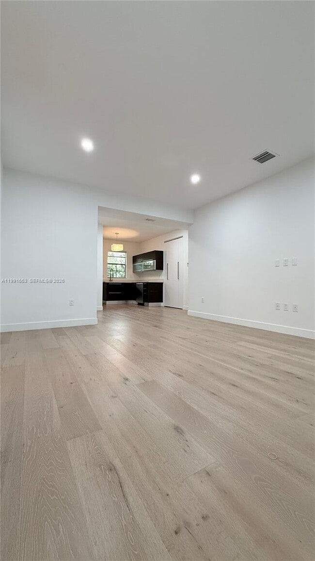 Building Photo - 2031 Meridian Ave