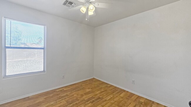 Building Photo - Great price for this Goodyear neighborhood!